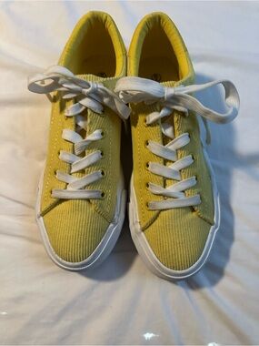 Yellow Corduroy Low-Top Sneakers with White Laces- size 8